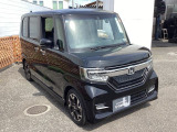 自社整備工場で点検整備をおこなってからお渡ししています。車検が残っている場合は『12ヶ月点検整備』を、車検整備付きの場合は『車検整備』をおこないます。整備費用は車両本体価格に含まれています。