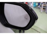 車線変更時の危険を知らせてくれるBSM搭載。後方左右から接近する車両を検知警告するRCTAも搭載。さらに、ドアを開ける際に後方からの接近車両との衝突の可能性がある場合警告するSEAも搭載しています。