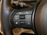 【ステアリングリモコン】ステアリングにオーディオ調節可能なスイッチが装備されていますので運転中でも視線をそらさずにオーディオの調節が可能です!
