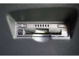ボイスタイプのETCはビルトインタイプでスッキリとしています。納車前には使用できるようにセットアップをさせていただきます。ETCカードの取扱もしておりますのでご相談くださいね。