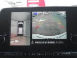 アラウンドビューモニター(車両を上から見たように表示)装着で車庫入れをサポート