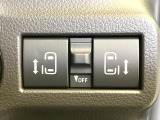 【両側パワースライドドア】スマートキーや運転席のスイッチで後席両側スライドドアの開閉が可能♪電動だから力を入れてドアを開ける必要が無く、小さなお子様でも簡単に開け閉めでき快適です♪
