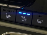 【シートベンチレーション】夏場は涼しい風でお尻や背中の熱やムレを防ぎ、冬はエアコンよりも早く温まってポカポカに!レザーシートにうれしい装備で、季節を問わず快適に過ごせます。
