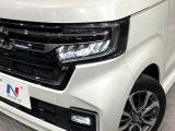 【シーケンシャルターンランプ付きLEDヘッドライト】人気の『流れるウィンカー』付きのLEDヘッドライトを装備♪高級感はもちろん、点灯時は存在感たっぷりで他車からも認識されやすく安心です。