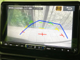 【バックカメラ】駐車時に後方がリアルタイム映像で確認できます。大型商業施設や立体駐車場での駐車時や、夜間のバック時に大活躍!運転スキルに関わらず、今や必須となった装備のひとつです!