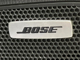 【BOSEサウンドシステム】メーカーオプションの高品位サウンドシステムを搭載。専用のチューニングが施された大小様々なスピーカーから良質なサウンドが奏でられ、臨場感あふれる音響空間を演出します。