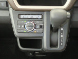 オートエアコンで暑い夏も寒い冬も快適な車内で運転出来ます。