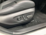パワーシート搭載。微妙な調整が手軽にでき、ピッタリのポジションで運転することが可能です。