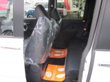 スライドドアなので荷物の積み下ろしや乗り降りに便利です♪