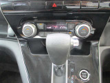 オートエアコン+リヤクーラーですので、車内を快適な空間に出来ます♪