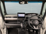 運転席周りです。カップホルダーや小物の収納などは必須ですよね!!使い勝手の良いつくりになっております!!
