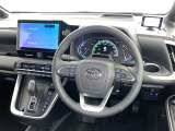 運転席まわりです。 各操作スイッチは使いやすい位置に配置されてます。