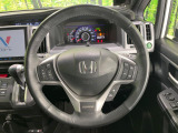【純正革巻きステアリング】上質な革を使用することで、手にしっかり馴染みとても運転しやすいハンドルです♪