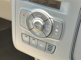 【オートエアコン】車内温度を感知して自動で温度調整をしてくれるのでいつでも快適な車内空間を創り上げます。