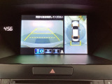 マルチビューカメラシステム搭載車です。お車の周囲を全方位でカバーします。後方・前方・両脇と、コンディションが悪い視界でもカラーモニターに映し出した映像がドライバーをサポートします。