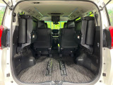 【パワーバックドア】スマートキーや運転席のボタンを押すだけでリアゲートが自動で開閉します!荷物を持っている時や、高い位置にあるバックドアを閉める際に便利な機能です♪