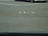 カラーヘッドアップディスプレイ付き。少ない視線移動で情報を確認できるので、運転の疲労軽減に繋がりますよ♪