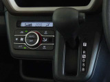 車内を快適に、オートエアコンを装備しています。