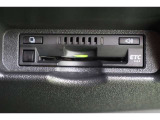 ETCはナビ連動機能付です。利用日や料金の確認がモニターで出来て便利ですよ。納車前には使用できるようにセットアップをさせていただきます。ETCカードの取扱もしておりますのでご相談下さいね。