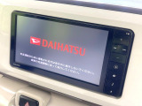 【純正ナビ】人気の純正ナビを装備しております。ナビの使いやすさはもちろん、オーディオ機能も充実!キャンプや旅行はもちろん、通勤や買い物など普段のドライブも楽しくなるはず♪