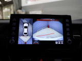 パノラミックビューモニター付きです。車両を上から見たような映像をディスプレイオーディオ画面に表示。運転席からの目視だけでは見にくい、車両周辺の状況をリアルタイムでしっかり確認できます。