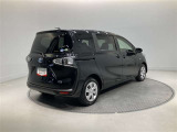 広々とした車内空間に優れた燃費性能。更にデザインも上質で人気のお車です!