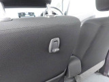 ちょっとした荷物がかけられるフック付き。