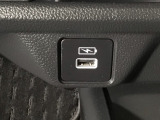 充電用USBジャックも装備しています。