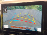 【バックカメラ】駐車時に後方がリアルタイム映像で確認できます。大型商業施設や立体駐車場での駐車時や、夜間のバック時に大活躍!運転スキルに関わらず、今や必須となった装備のひとつです!