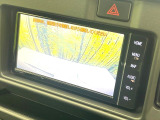 【バックカメラ】駐車時に後方がリアルタイム映像で確認できます。大型商業施設や立体駐車場での駐車時や、夜間のバック時に大活躍!運転スキルに関わらず、今や必須となった装備のひとつです!