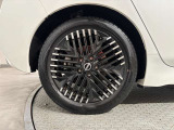 足元おしゃれのマストアイテム、純正アルミホイール☆タイヤサイズ:215/50R17☆