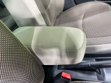 【アームレスト】運転中の身体の負担を軽減してくれるアームレストを装備♪