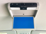 【フリップダウンモニター】大画面モニターで後席でもエンタメをお楽しみいただけます。小さなお子様にも大人気の装備です♪