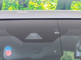 【トヨタセーフティセンス】走行中に前方の車両等を認識し、衝突しそうな時は警報とブレーキで衝突回避と被害軽減をアシスト。より安全にドライブをお楽しみいただけます。