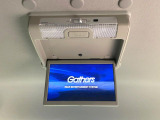 【フリップダウンモニター】大画面モニターで後席でもエンタメをお楽しみいただけます。小さなお子様にも大人気の装備です♪