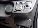 ドアミラーは電動角度調整&格納機能付きなので駐車時や狭い道で大活躍!