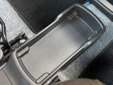 フロアコンソールトレー☆運転席と助手席の間にございます☆ティッシュなどを置いておくことも☆
