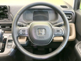 【純正革巻きステアリング】上質な革を使用することで、手にしっかり馴染みとても運転しやすいハンドルです♪