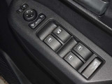 電動格納式ドアミラー・パワーウインドウを装備しています。
