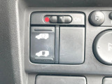 【パワースライドドア】スマートキーや運転席のスイッチでスライドドアの開閉が可能♪電動だから力を入れてドアを開ける必要が無く、小さいお子様でも、重い荷物を持っている時もラクに開け閉めできます♪