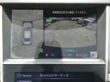 メーカーコネクトナビです。アラウンドビューモニター(全周囲カメラ)で、クルマを上空から見下ろしているかのような映像を映し出します。周囲の状況がひと目でわかります!