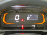 燃費のいい運転をするとイルミネーションがアンバー色からグリーンへ変化します。楽しくエコドライブできます。