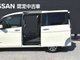 狭い場所でも乗り降りしやすい両席スライドドア!広い開口部と低いステップで小さなお子様でも乗り降りラクラクです♪
