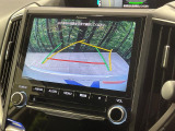 【バックカメラ】駐車時に後方がリアルタイム映像で確認できます。大型商業施設や立体駐車場での駐車時や、夜間のバック時に大活躍!運転スキルに関わらず、今や必須となった装備のひとつです!