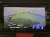 【バックカメラ】運転が苦手な方も車庫入れラクラクです!ギアをリバースに入れれば自動的に切り換わりますので、面倒な操作は不要です♪狭い駐車場もお車を傷つけず安心ですね!