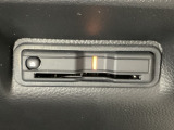 ハンドルの右下にETCがついています。高速道路の料金所の通過も楽々です!。 カードの取り出しもしやすい場所についています。