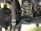 お車を安心してお乗りいただく為には、足回りの定期点検が欠かせません。サービスサポート(有償保証)では無料点検もご提供しており、安心のカーライフをお過ごしいただけるサポート体制が整っています。
