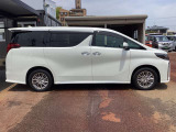 ご成約のおクルマ全て、エンジンオイルを交換してご納車させていただきます!また、点検時に消耗品の状態確認も行い必要に応じて新品交換させていただきます!