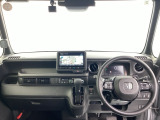 運転席周りです。カップホルダーや小物の収納などは必須ですよね!!使い勝手の良いつくりになっております!!