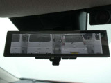 スマートルームミラー・車内の状況に関わらず、車両後方にあるカメラの映像をルームミラーに移します。